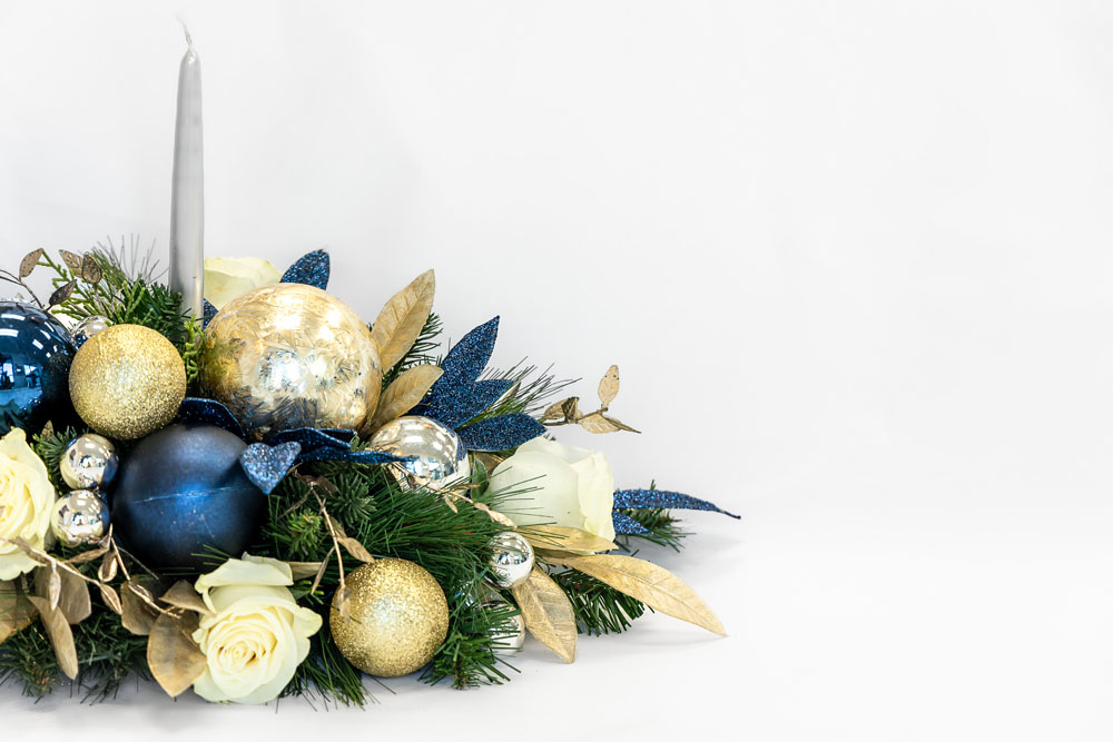 Navy, White and Gold Table Arrangement - Image 3