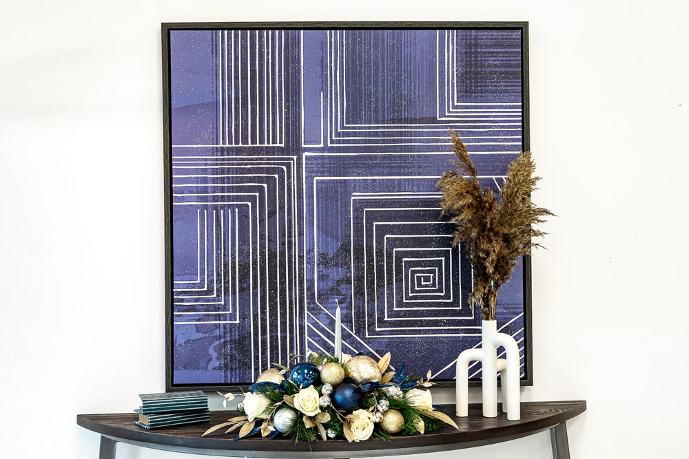 Navy, White and Gold Table Arrangement - Image 4