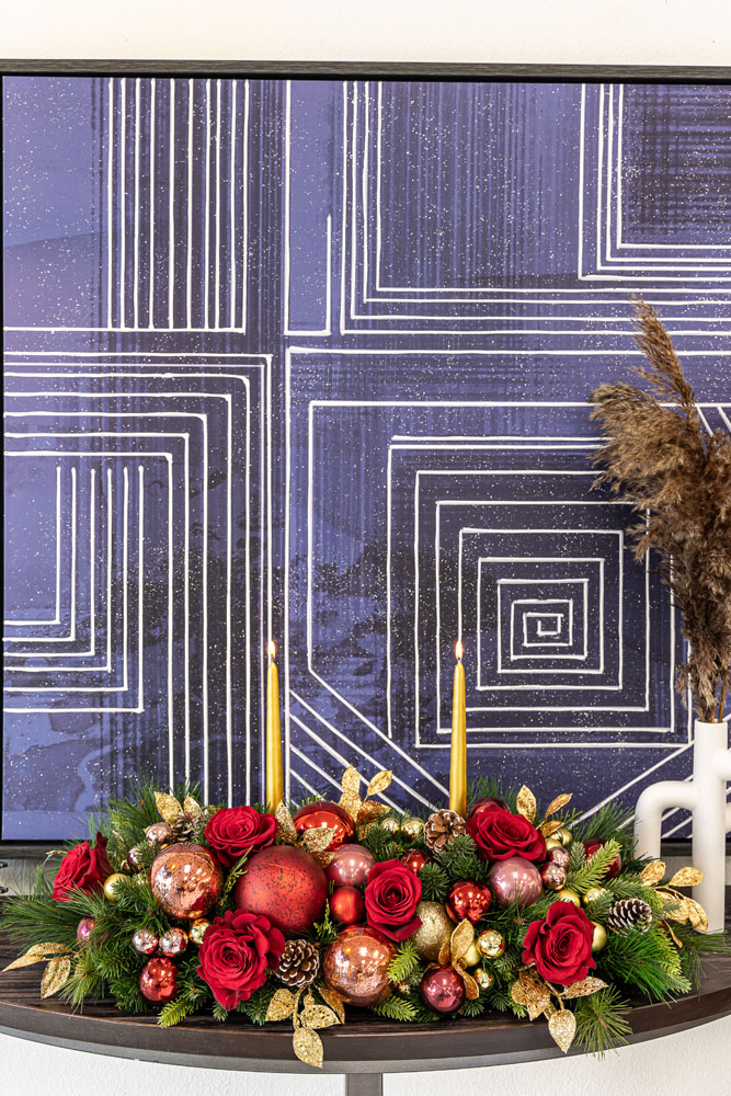 Red & Gold Table Arrangement - Image 3